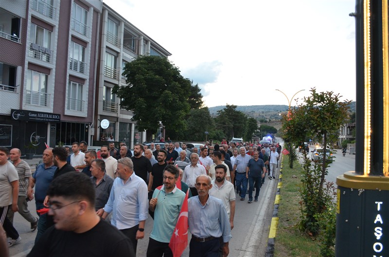 Taşova’da 15 Temmuz Ruhu Tek Yürek Oldu: Anma Programı Yoğun Katılımla Gerçekleştirildi