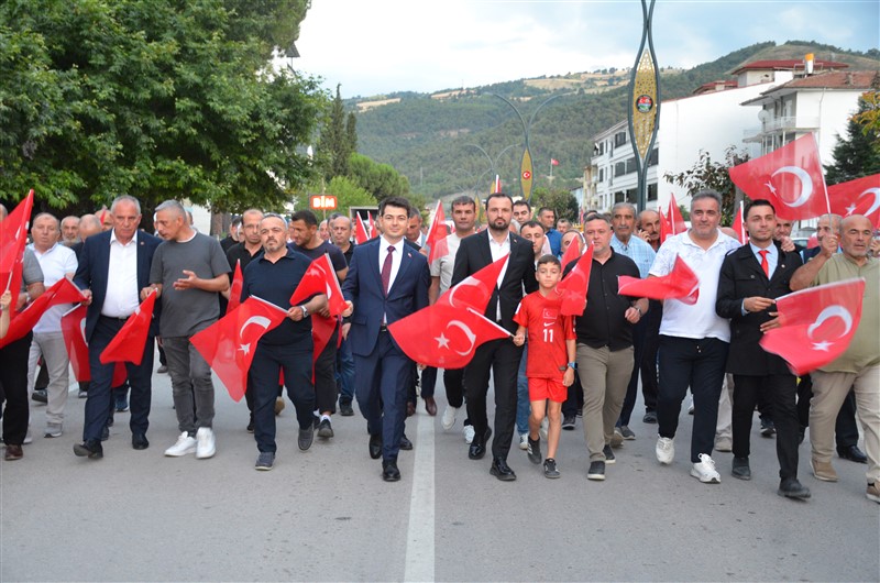 Taşova’da 15 Temmuz Ruhu Tek Yürek Oldu: Anma Programı Yoğun Katılımla Gerçekleştirildi