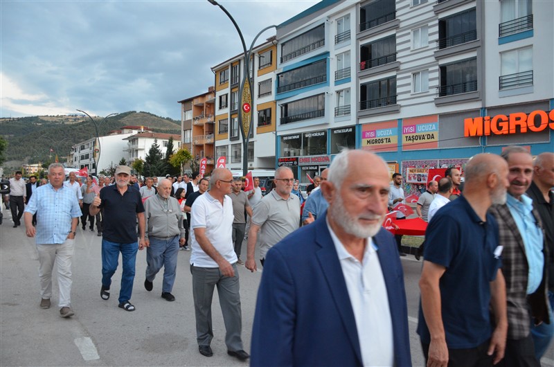 Taşova’da 15 Temmuz Ruhu Tek Yürek Oldu: Anma Programı Yoğun Katılımla Gerçekleştirildi