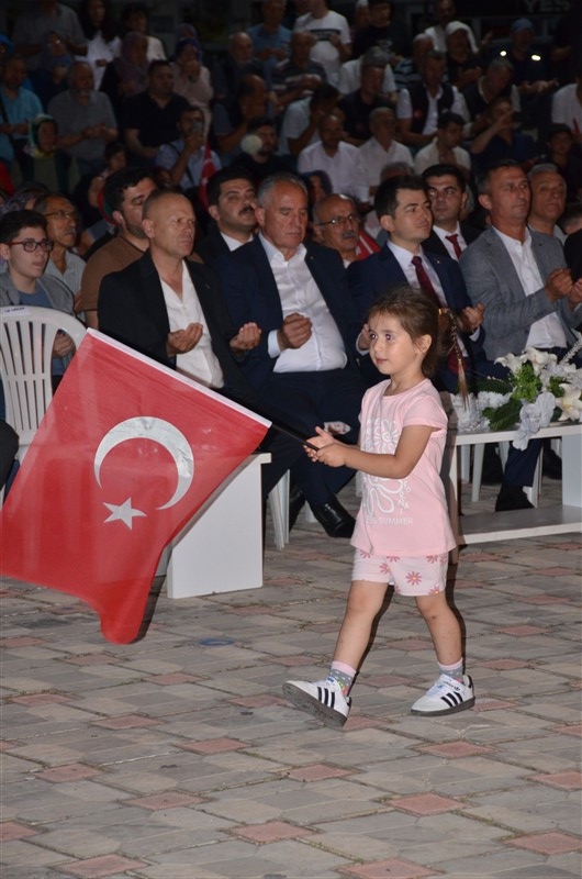Taşova’da 15 Temmuz Ruhu Tek Yürek Oldu: Anma Programı Yoğun Katılımla Gerçekleştirildi