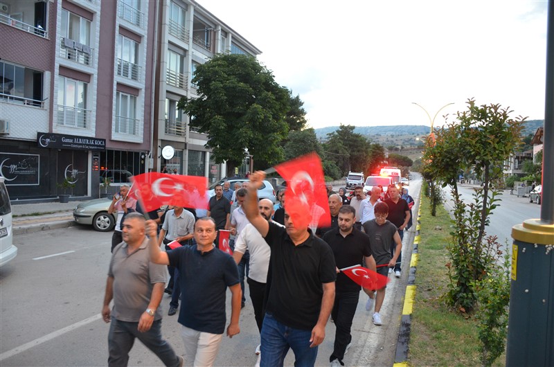 Taşova’da 15 Temmuz Ruhu Tek Yürek Oldu: Anma Programı Yoğun Katılımla Gerçekleştirildi