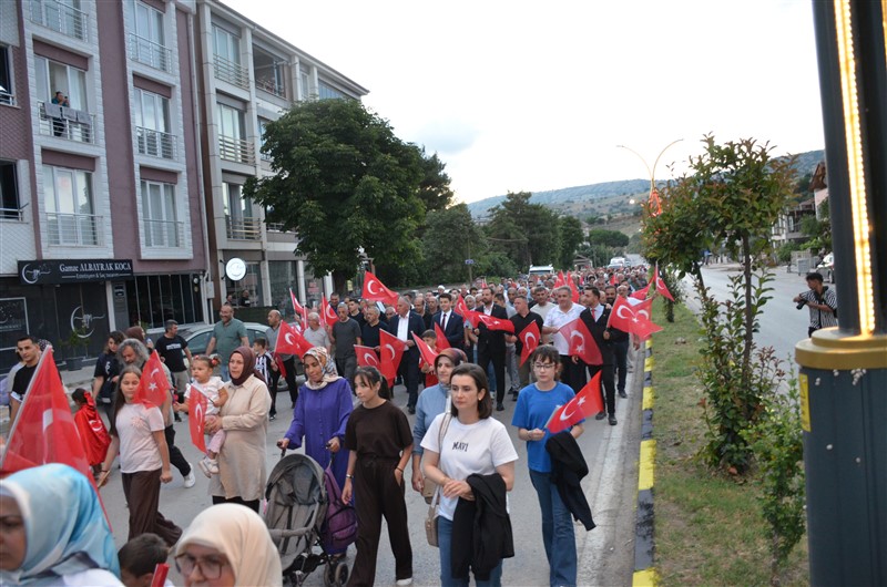 Taşova’da 15 Temmuz Ruhu Tek Yürek Oldu: Anma Programı Yoğun Katılımla Gerçekleştirildi