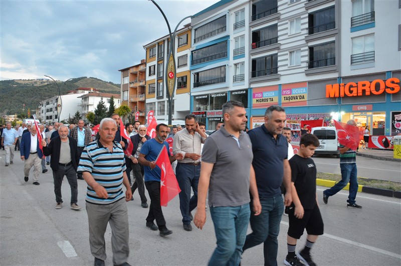 Taşova’da 15 Temmuz Ruhu Tek Yürek Oldu: Anma Programı Yoğun Katılımla Gerçekleştirildi