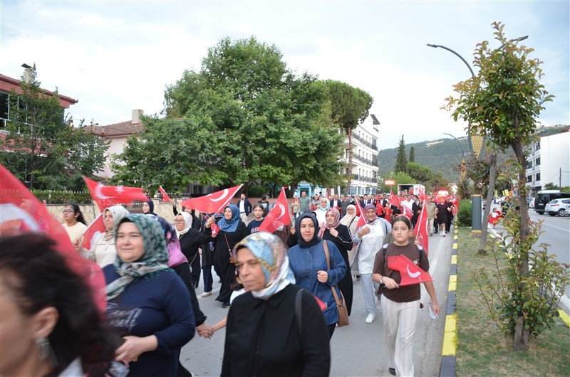 Taşova’da 15 Temmuz Ruhu Tek Yürek Oldu: Anma Programı Yoğun Katılımla Gerçekleştirildi