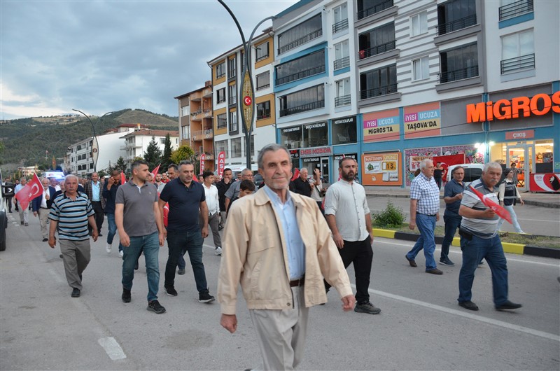 Taşova’da 15 Temmuz Ruhu Tek Yürek Oldu: Anma Programı Yoğun Katılımla Gerçekleştirildi