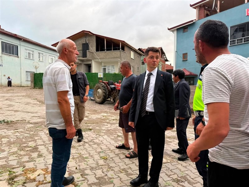 Taşova’da Fırtına ve Dolu Dehşeti: Cami Minaresi Yıkıldı, Hamamı Su Bastı!