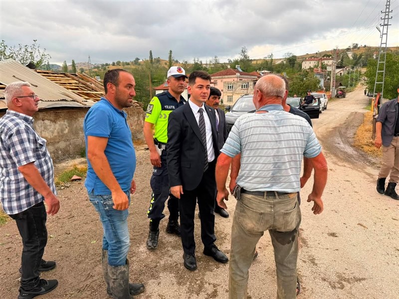Taşova’da Fırtına ve Dolu Dehşeti: Cami Minaresi Yıkıldı, Hamamı Su Bastı!