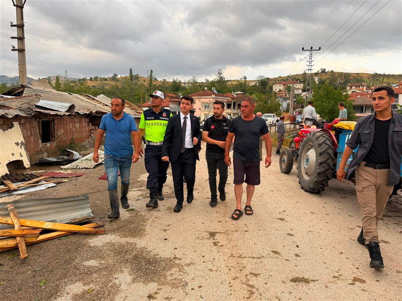 Taşova’da Fırtına ve Dolu Dehşeti: Cami Minaresi Yıkıldı, Hamamı Su Bastı!