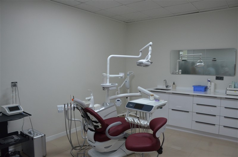 TAŞOVA’DA MODERN DİŞ HEKİMLİĞİ MUAYENEHANESİ HİZMETE AÇILDI