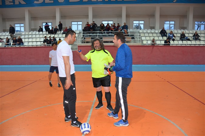 Kurumlar Arası Futbol Turnuvasında İlk Maçlar Oynandı