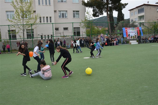 2. Geleneksel Atatürk Ortaokulu Çocuk Oyunları Şenliği
