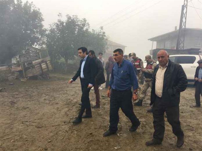 Taşova Kaymakamı Altuntaş Kavaloğulu Köyünde Yangın Mahallinde İncelemelerde Bulundu