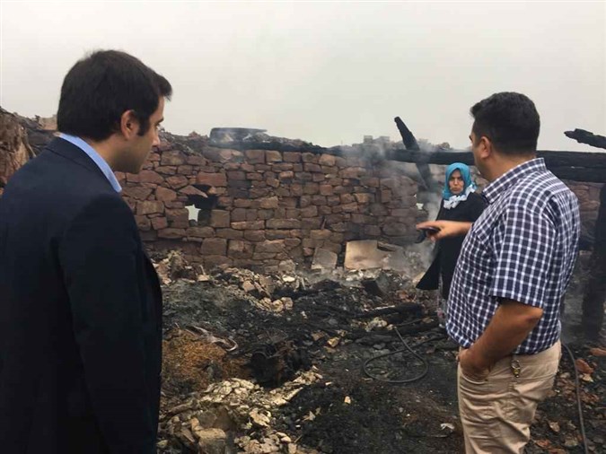 Taşova Kaymakamı Altuntaş Kavaloğulu Köyünde Yangın Mahallinde İncelemelerde Bulundu