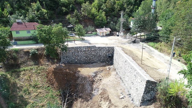 Destek ve Ilıca Köylerinde Yol Bakım Ve İstinat Duvarı Çalışması