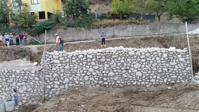 Destek ve Ilıca Köylerinde Yol Bakım Ve İstinat Duvarı Çalışması