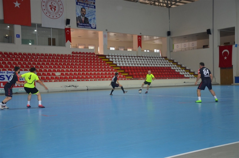 Taşova Öğretmenler FUTSAL Takımı İlk Maçından Galip Ayrıldı