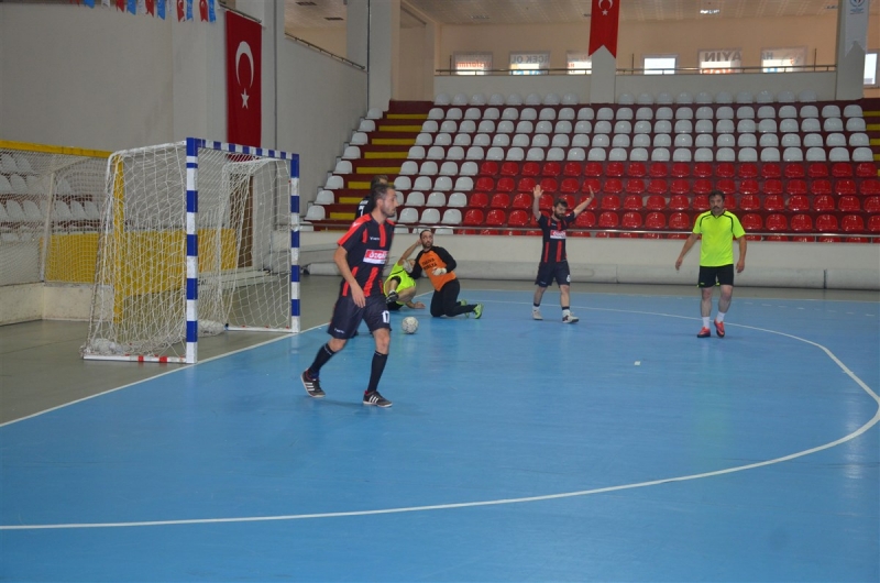 Taşova Öğretmenler FUTSAL Takımı İlk Maçından Galip Ayrıldı