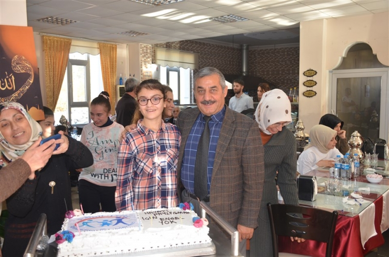 Taşova Elimi Tut Özel Egitim ve Rehabilitasyon Merkezi'nden 3 Aralık Dünya Engelliler Günü Programı