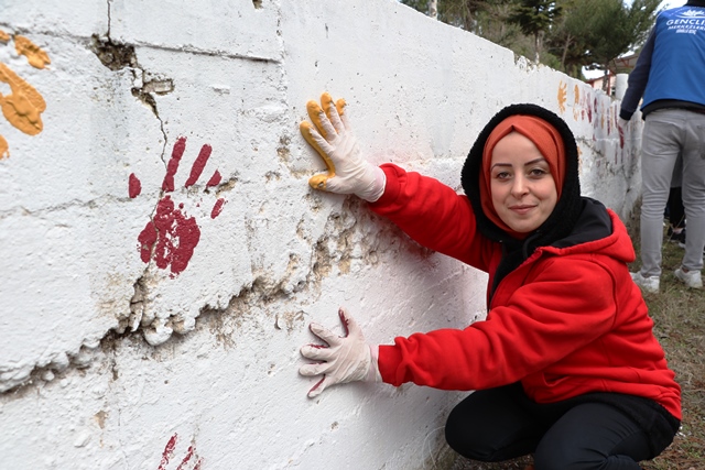 Gençlik Merkezi Gönüllü Gençleri Duvar Boyama Etkinliği Gerçekleştirdi
