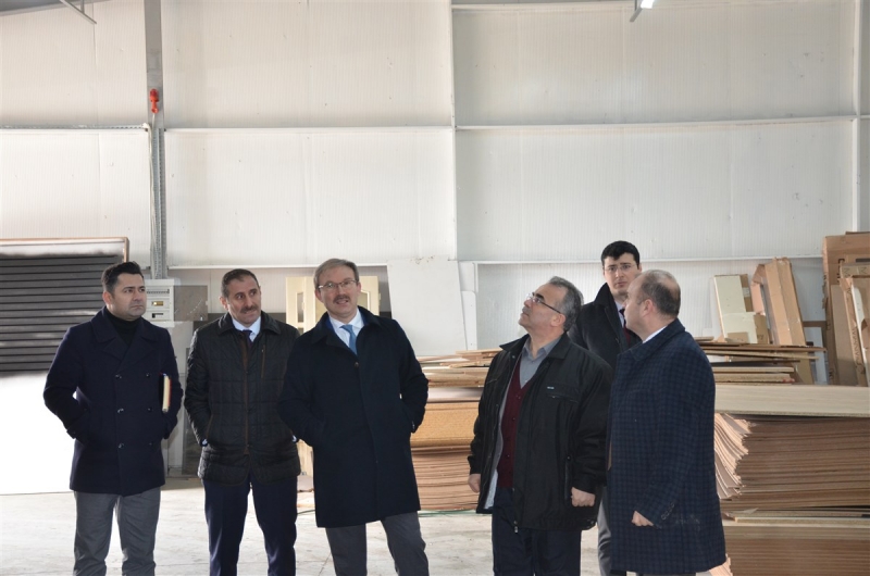 Amasya KÜSİ Heyeti, Özgür Mobilya Üretim Fabrikasını Ziyaret Etti