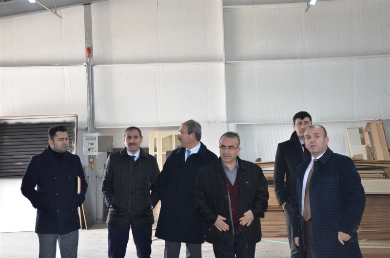 Amasya KÜSİ Heyeti, Özgür Mobilya Üretim Fabrikasını Ziyaret Etti