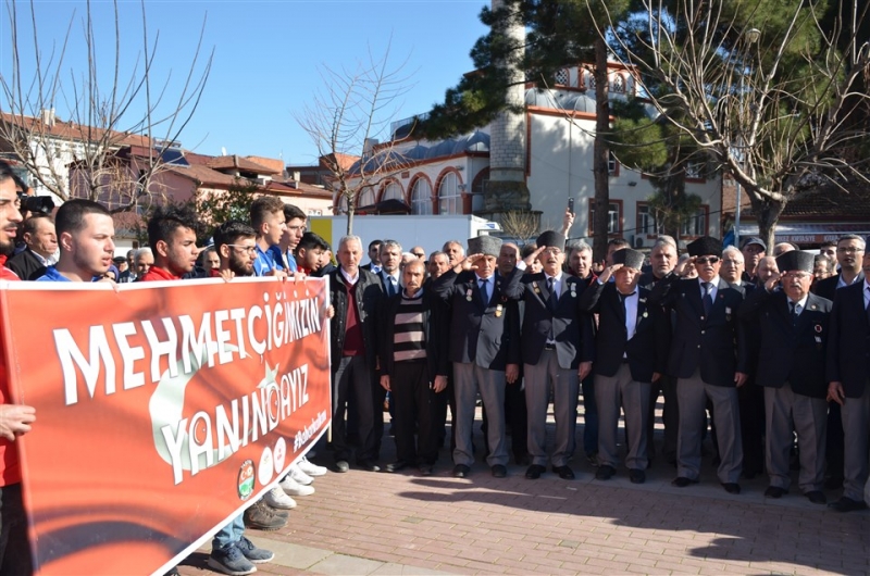 Taşova'da 'Şehitlerimize Saygı ve Bahar Kalkanı Harekatına Destek' Yürüyüşü Gerçekleştirildi