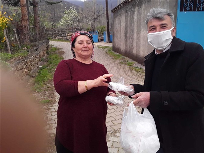 Dereli Köyünde 1000 Adet Maske Dağıtıldı