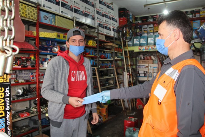 Taşova'da Bulunan İş Yerlerine Maske Dağıtımı Gerçekleştirildi