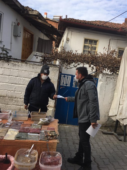 CHP Gençlik Kolları Taşova'da Maske Dağıttı