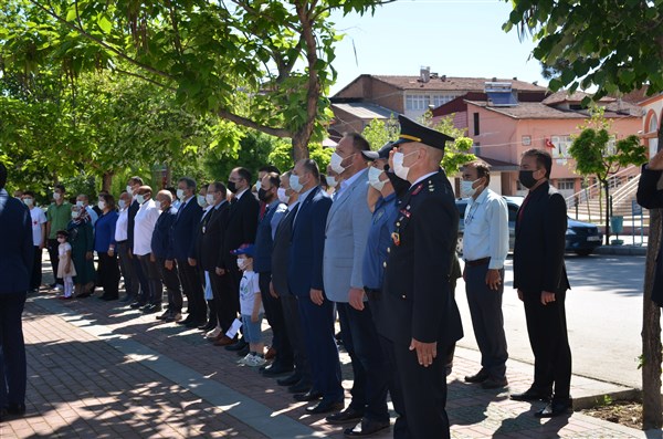 19 Mayıs Atatürk'ü Anma, Gençlik ve Spor Bayramı Kapsamında Çelenk Sunma Töreni Gerçekleştirildi.