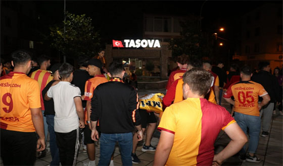Taşova’da Galatasaray Şampiyonluğu Coşkulu Sevinç