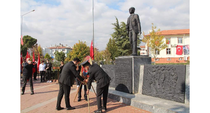 29 Ekim Çelenk koyma töreni
