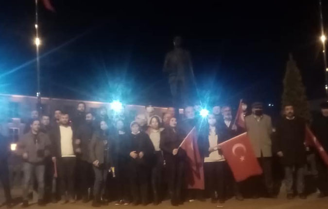 Taşova’da Gençler Anıt Önünde Buluştu