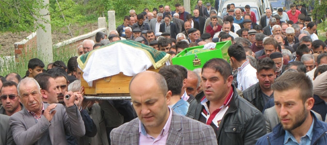 ALİ KOÇ VE METİN AHÇI TOPRAĞA VERİLDİ.