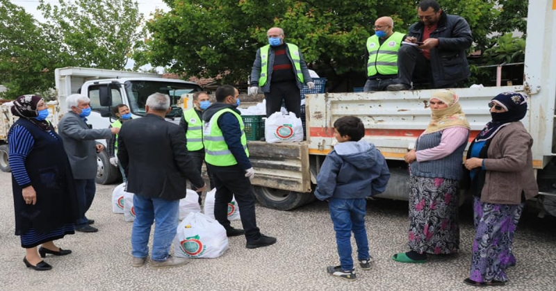 Başkan Sarı,Uluköy ve Çevre Köylerinde Yaşayan Vatandaşlara Ramazan Kolileri Dağıttı