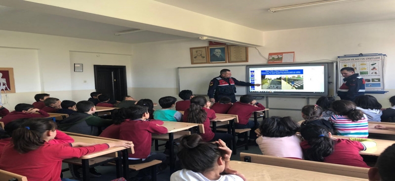 İl Jandarma Komutanlığı Öğrencilere Yönelik Uygulamalı Trafik Eğitimlerini Sürdürüyor