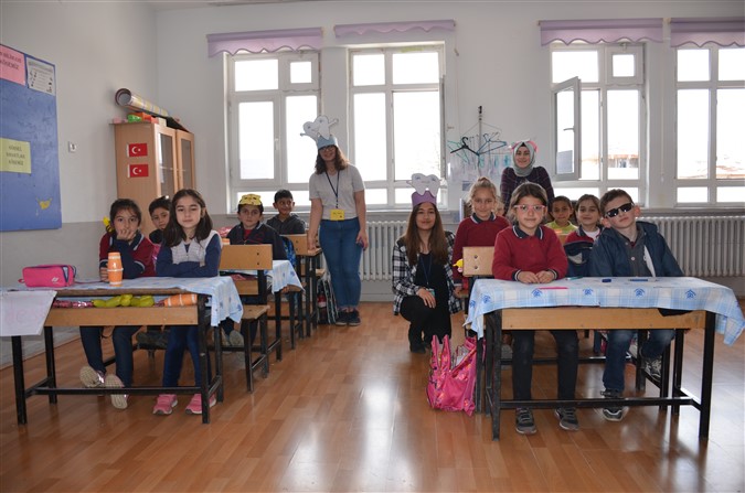 'Taşın Altındaki Eller' Topluluğu Alpaslan'da