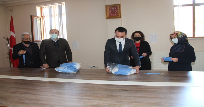 Taşova Halk Eğitim Merkezi Tarafından Üretilen Maskeler Dağıtılmaya Başlandı