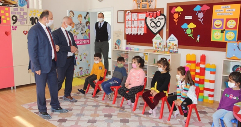 Tümer,Yüz Yüze Eğitimin Başladığı Şehit Ferhat Bolat İlkokulunu Ziyaret Etti